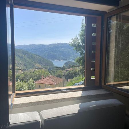Brown House Villa Geres Bagian luar foto