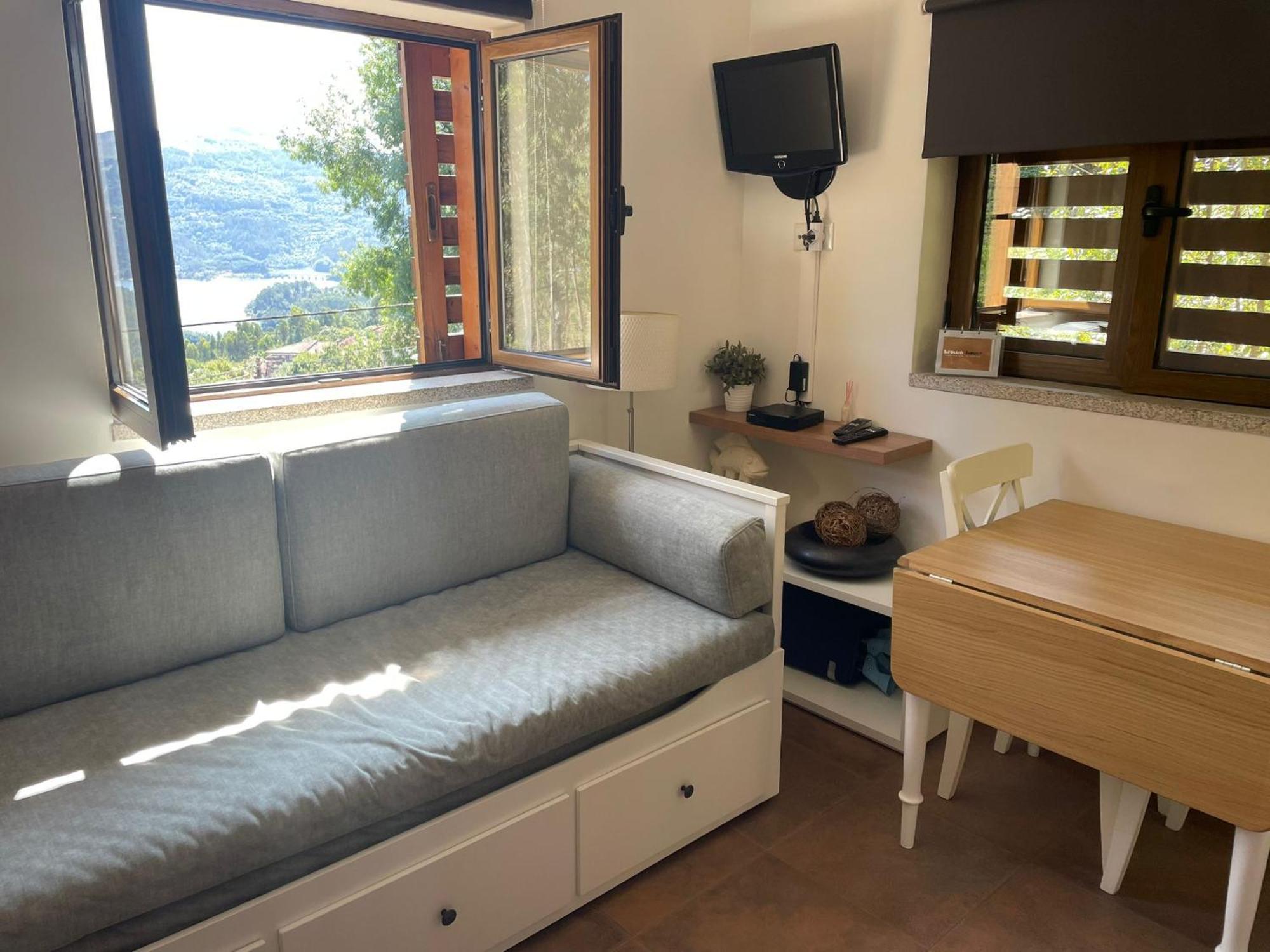Brown House Villa Geres Bagian luar foto
