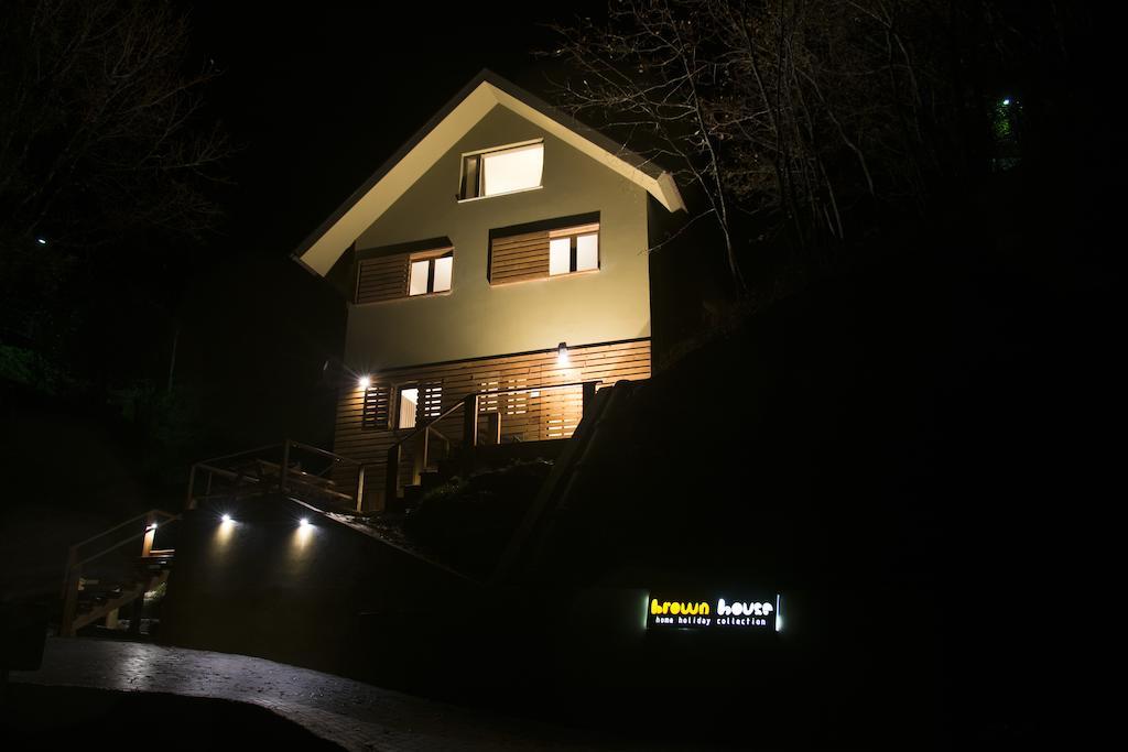 Brown House Villa Geres Bagian luar foto