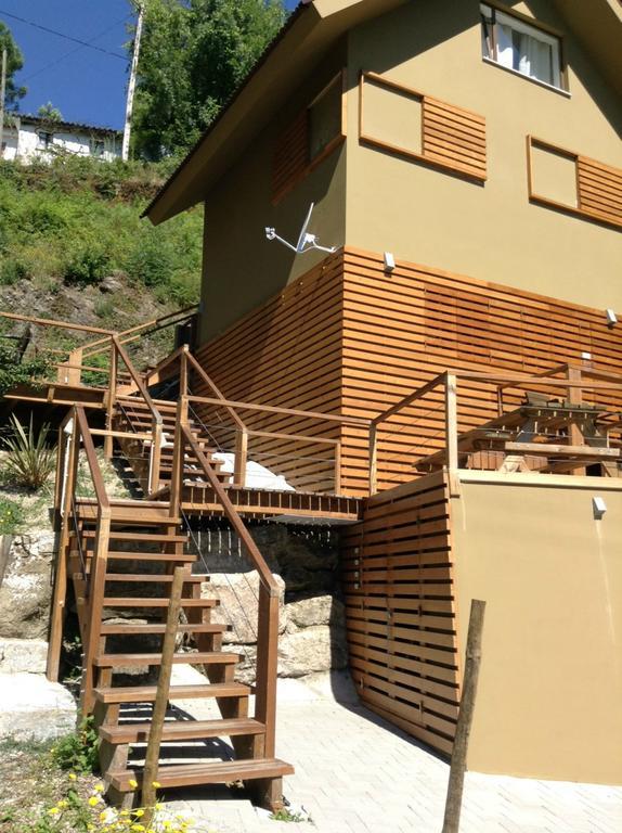 Brown House Villa Geres Bagian luar foto