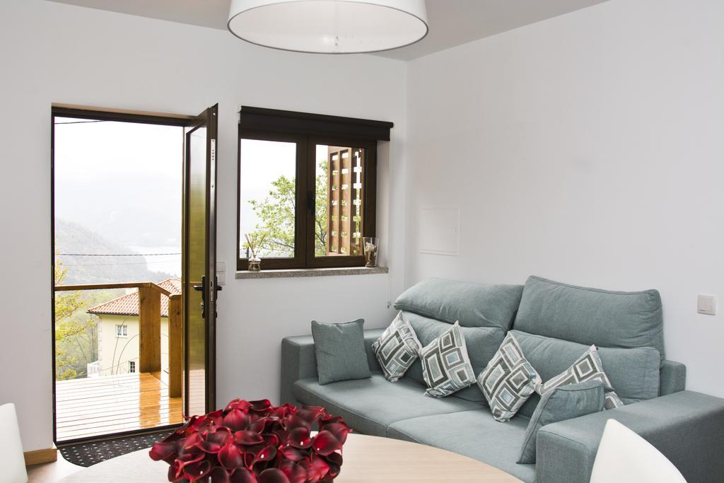 Brown House Villa Geres Bagian luar foto