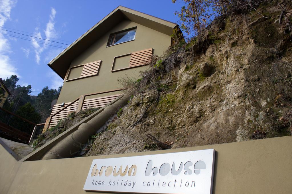 Brown House Villa Geres Bagian luar foto